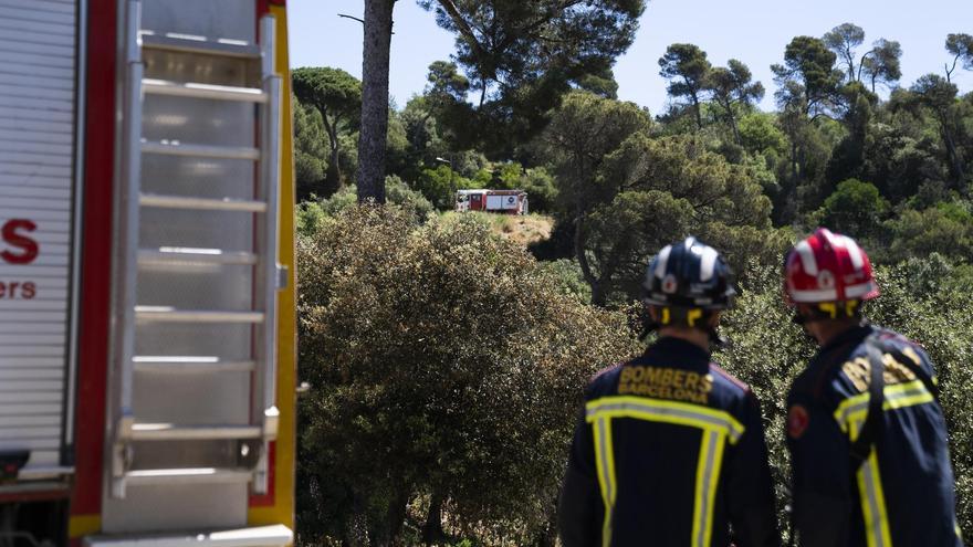 Los Bombers de Barcelona realizan recorridos diarios por Collserola para prevenir incendios forestales