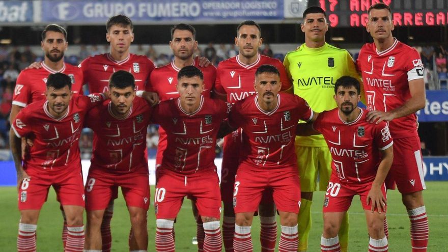 La plantilla del FC Cartagena se queda sin escudo