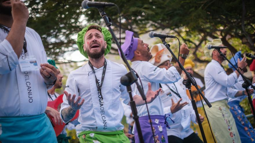 Hand in hand between the murga Zeta-Zetas and the Chirigota del Canijo