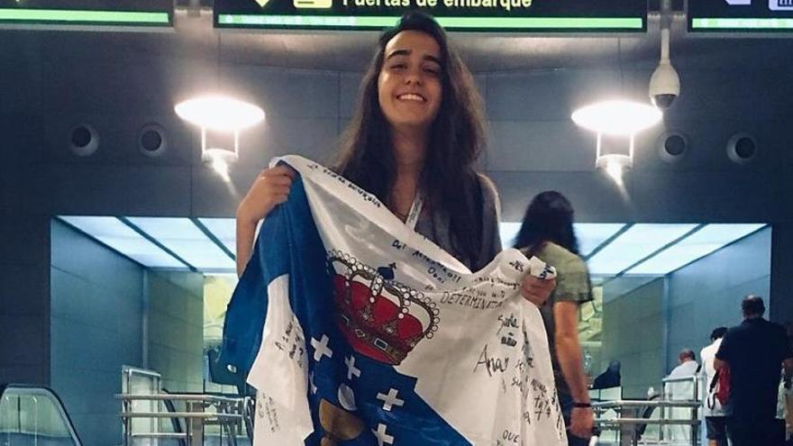 Claudia Montero, en el aeropuerto de Madrid, cuando viajó a USA.