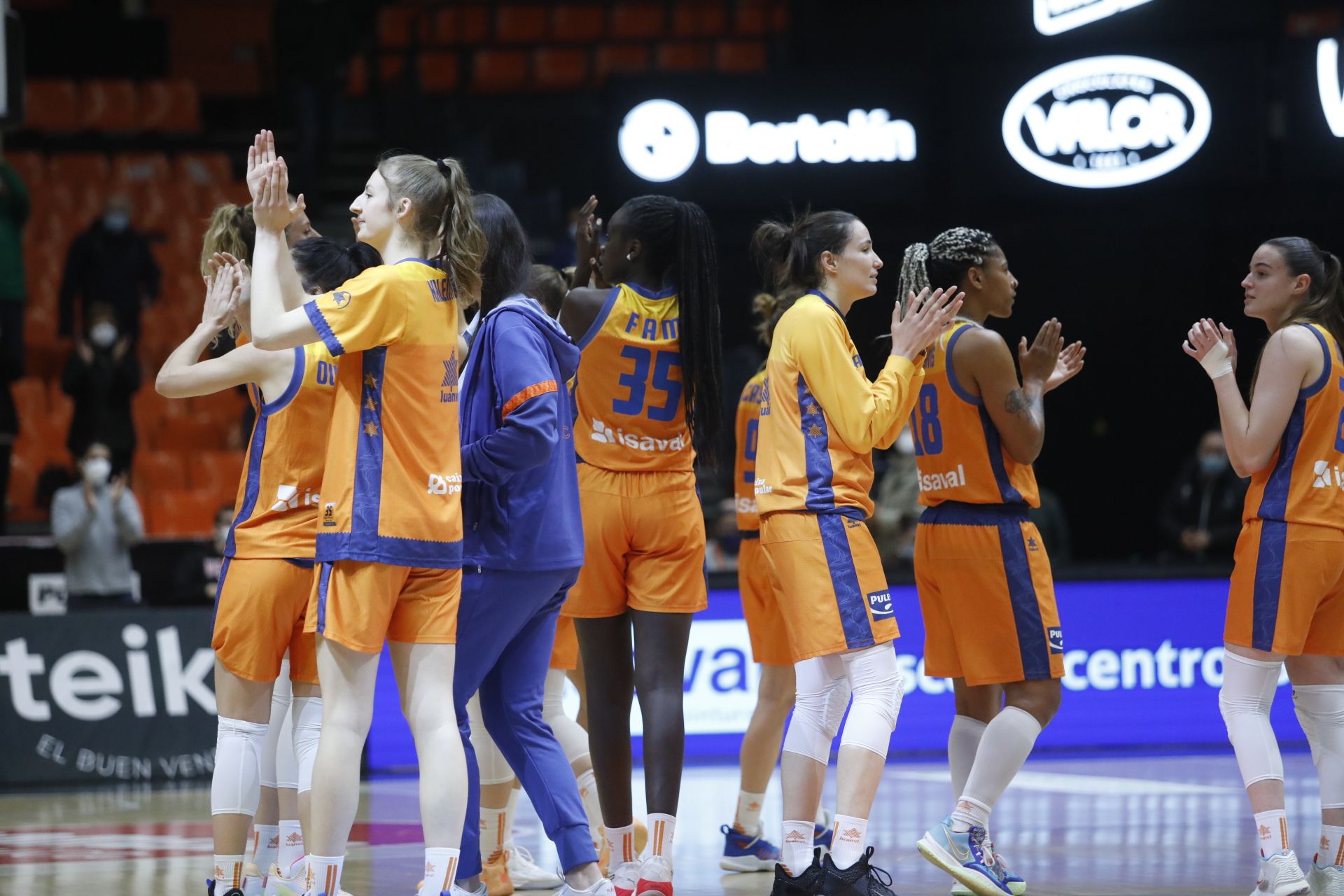 El Valencia Basket elimina al Ormanspor: Las mejores fotos