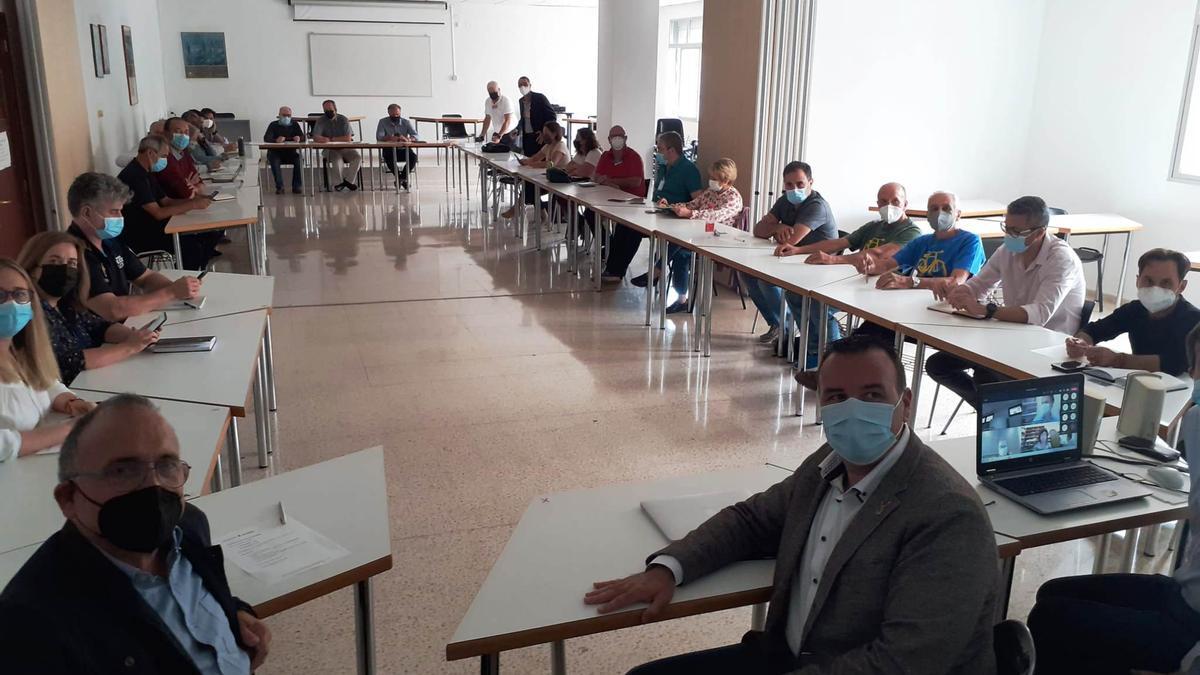 Participantes en la II Mesa de la Movilidad celebrada ayer.