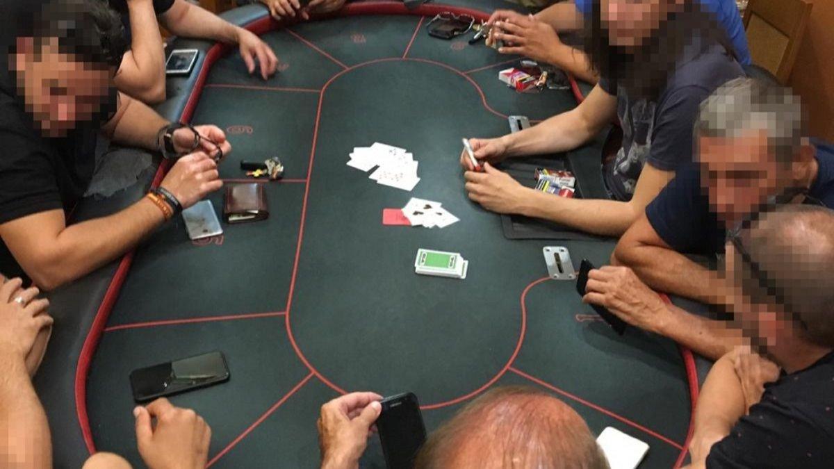 Una tienda de Alicante ocultaba una sala de timbas de póker ilegales