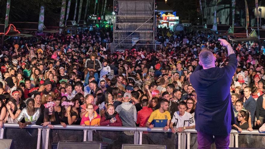 Peleas en el Carnaval: agrede a un policía en los mogollones