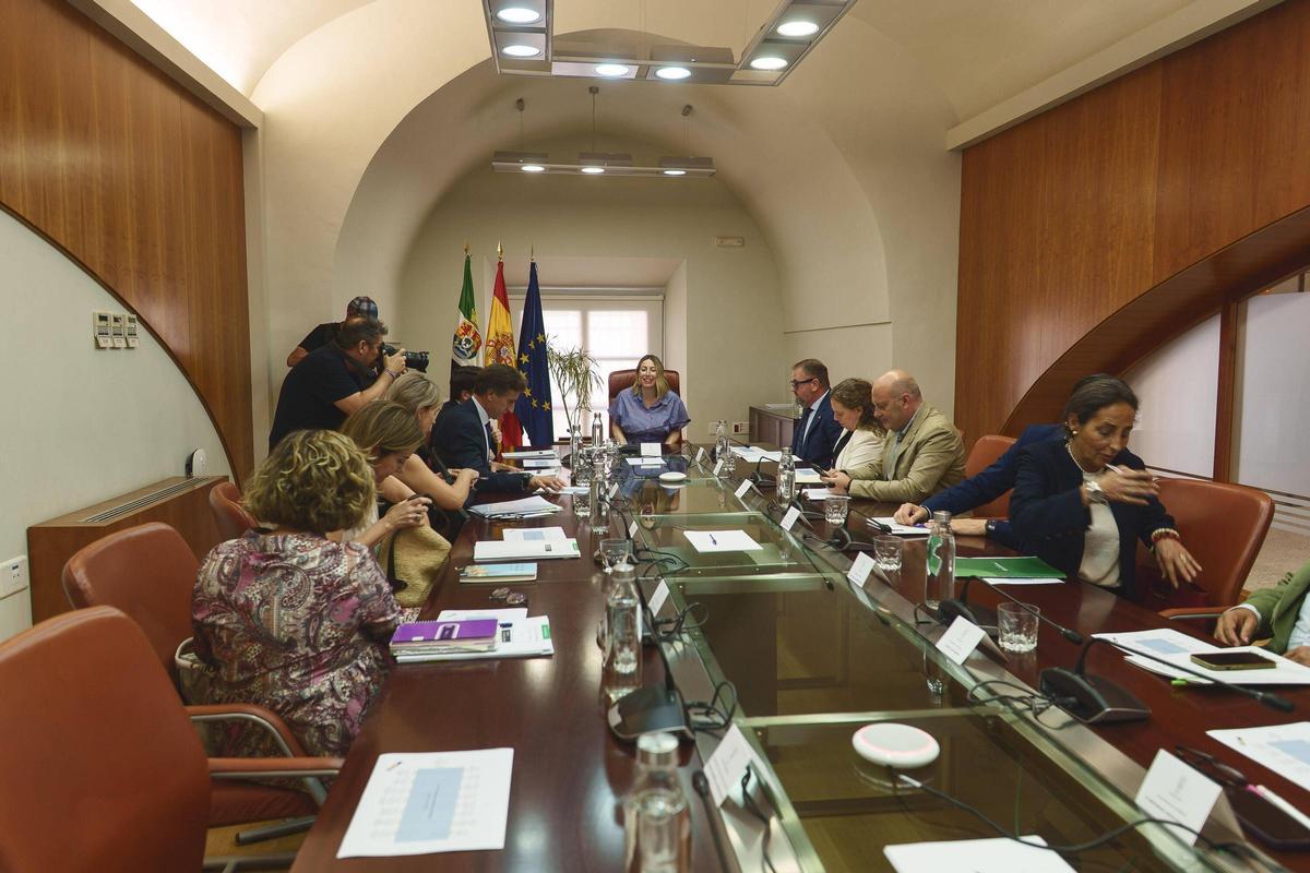 FOTOGALERÍA | María Guardiola preside la reunión del Consejo de Capitalidad de Mérida FOTOGALERÍA | María Guardiola preside la reunión del Consejo de Capitalidad de Mérida