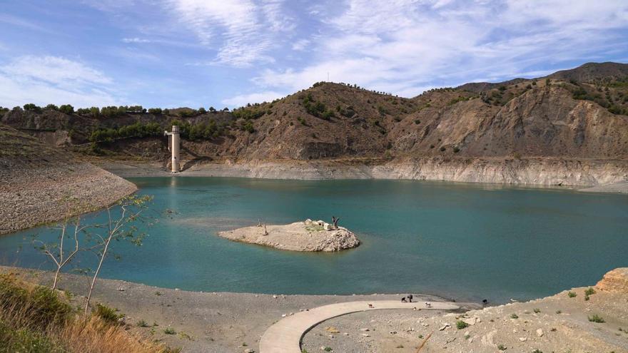El embalse del Limonero se encuentra esta semana al 25% de su capacidad, con algo menos de seis hectómetros cúbicos de agua almacenados. | ÁLEX ZEA