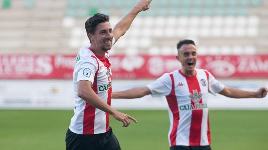 Coque y Garban celebran un gol.