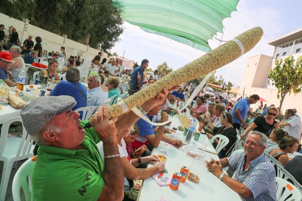 Los vecinos participan en el tercer concurso municipal de paellas