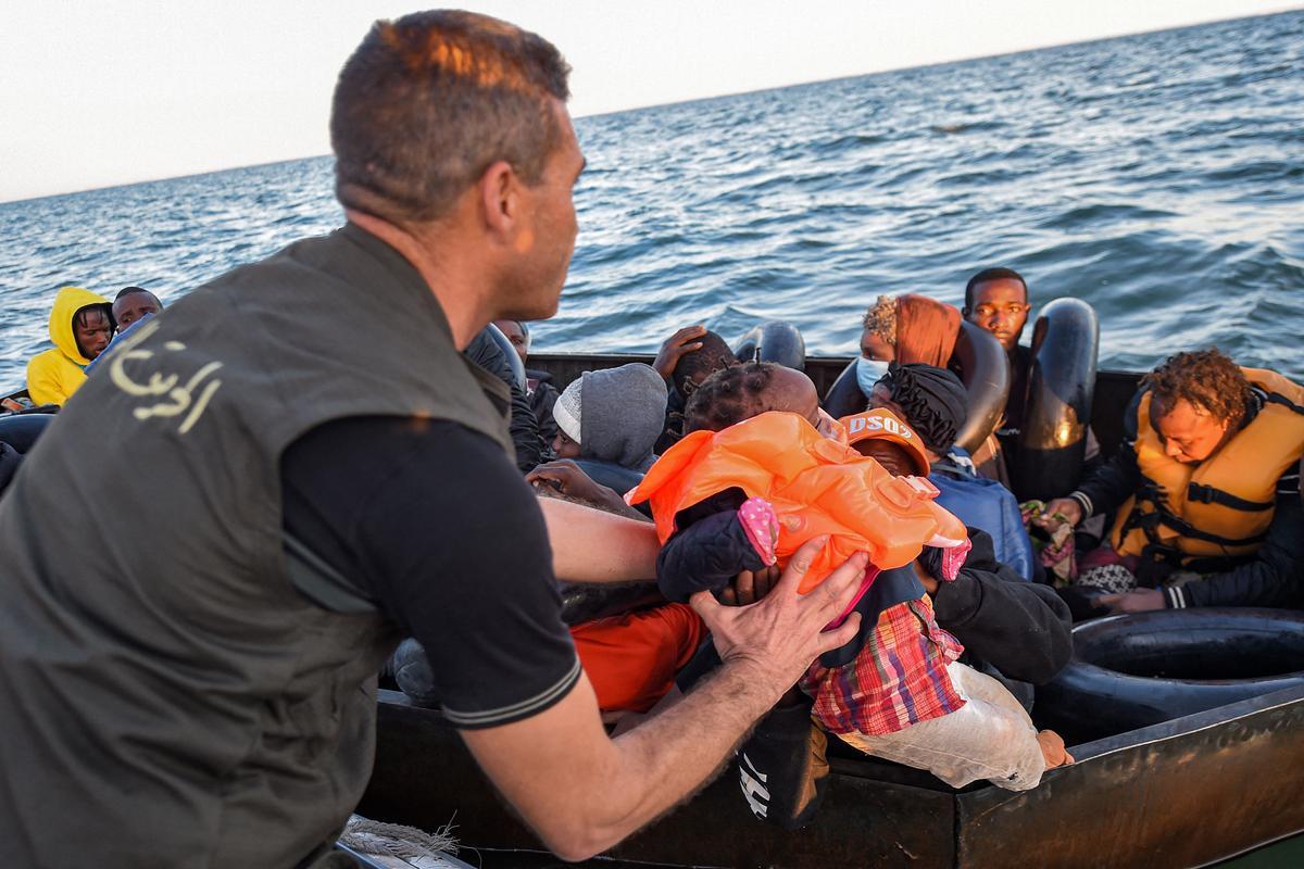 Rescate de migrantes subsaharianos frente a las costas de Sfax (Túnez)