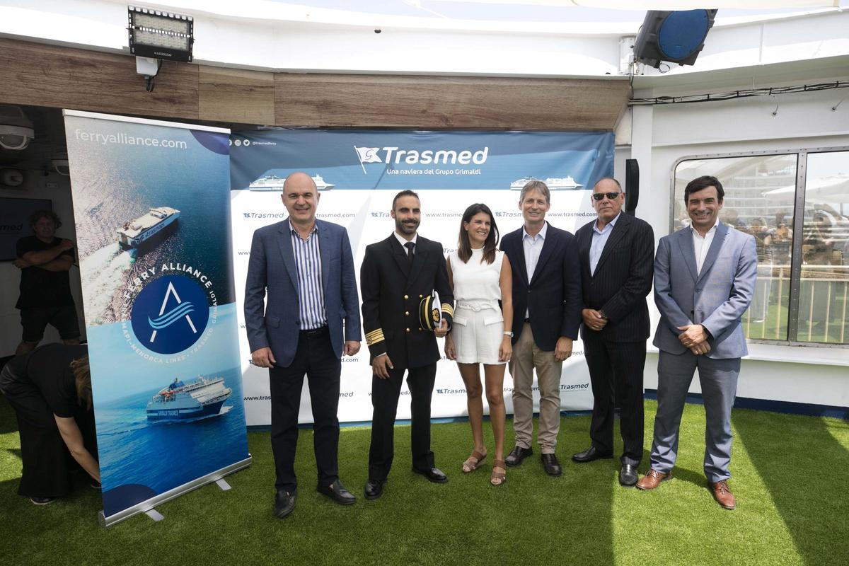 Galería de imágenes de los barcos de Transmediterránea en el puerto de Ibiza Galería de imágenes de los barcos de Transmediterránea en el puerto de Ibiza