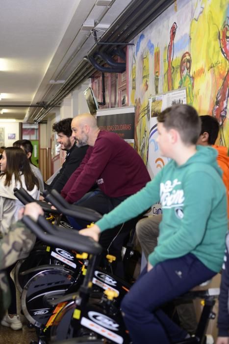 El instituto cambrés David Buján conmemora el día escolar de la no violencia y la paz con una pedalada virtual con la que pretende acompañar en su camino a los refugiados sirios en su búsqueda de un futuro.