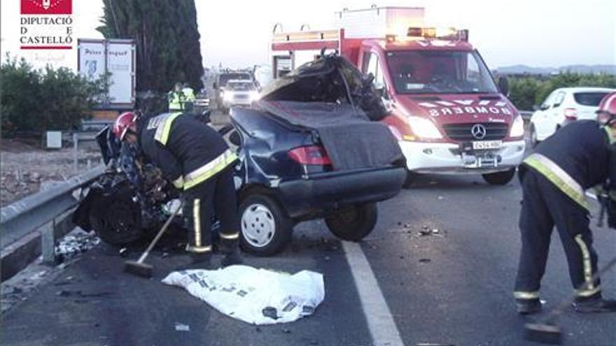 Dos muertos en un accidente de tráfico en la Vall d&#039;Alba