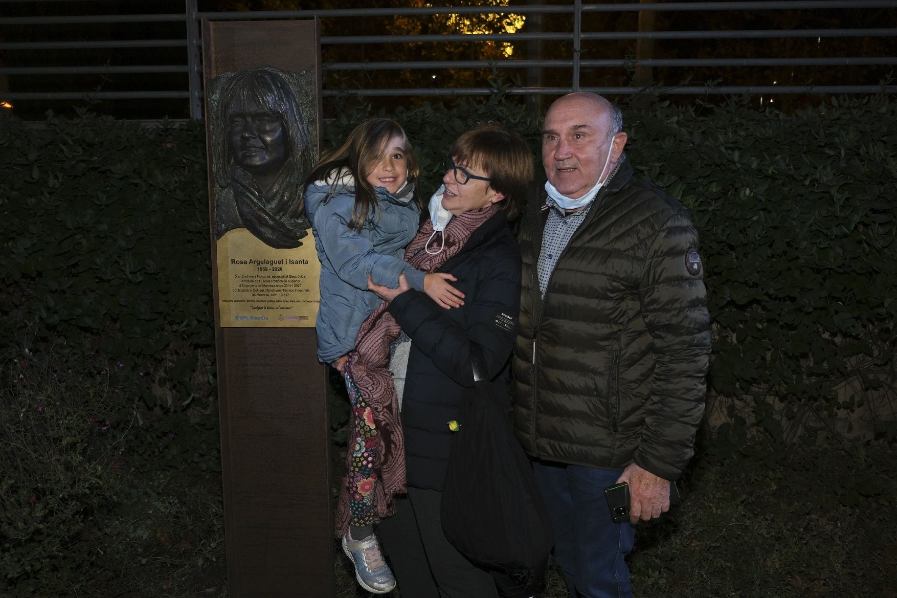 El campus de Manresa estrena una escultura de Rosa Argelaguet