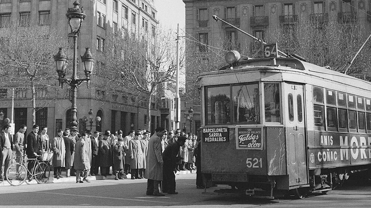 El tranvía en las calles de Barcelona el 27 January 1957. Imagen del Archivo Nacional de Holanda.