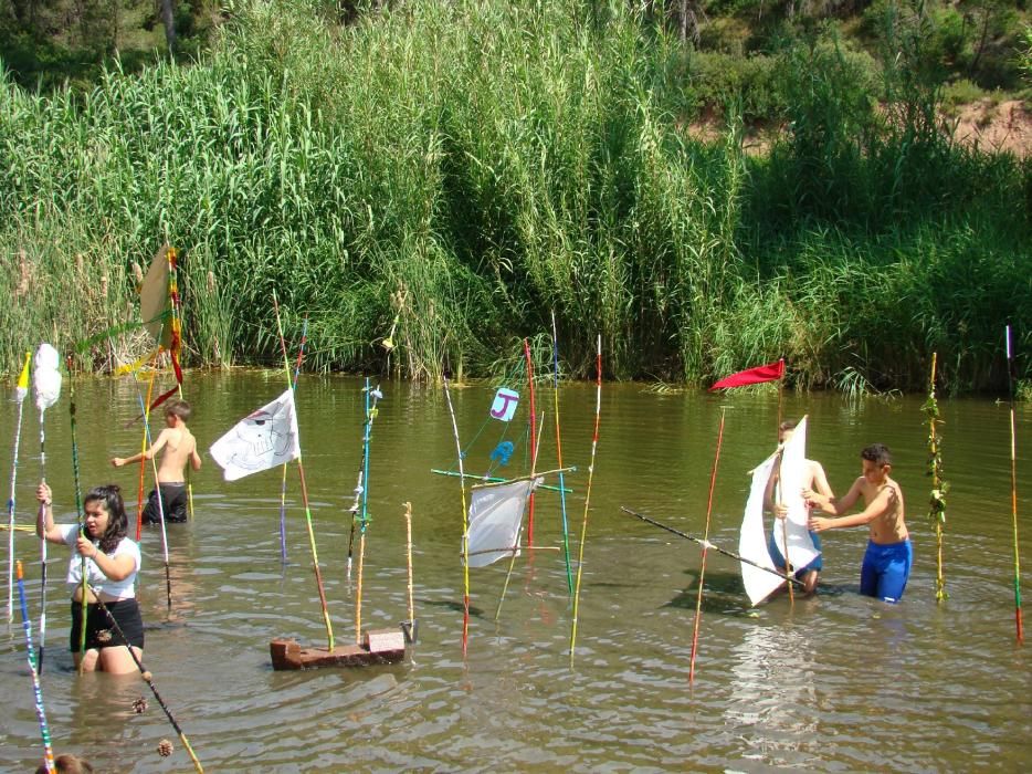 Infants de Sant Salvador creen el 'bosc de l'alegria'