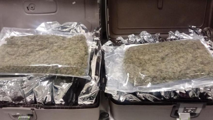 La Guardia Civil detiene a un hombre con 20 kilos de marihuana en el aeropuerto