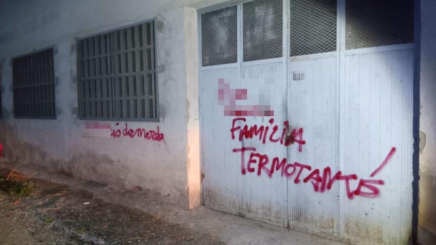 Obligan a unos jóvenes de l&#039;Olleria a &quot;limpiar&quot; las pintadas que hicieron en un edificio