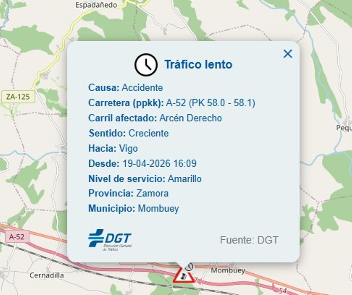 Herido y atrapado el conductor de un camión volcado en la A-52 a la altura de Mombuey.