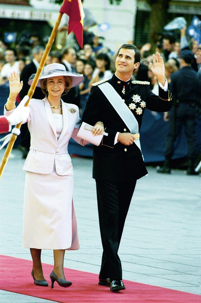 La reina Sofía y el príncipe Felipe en la boda de Cristina de Borbón e Iñaki Urdangarín
