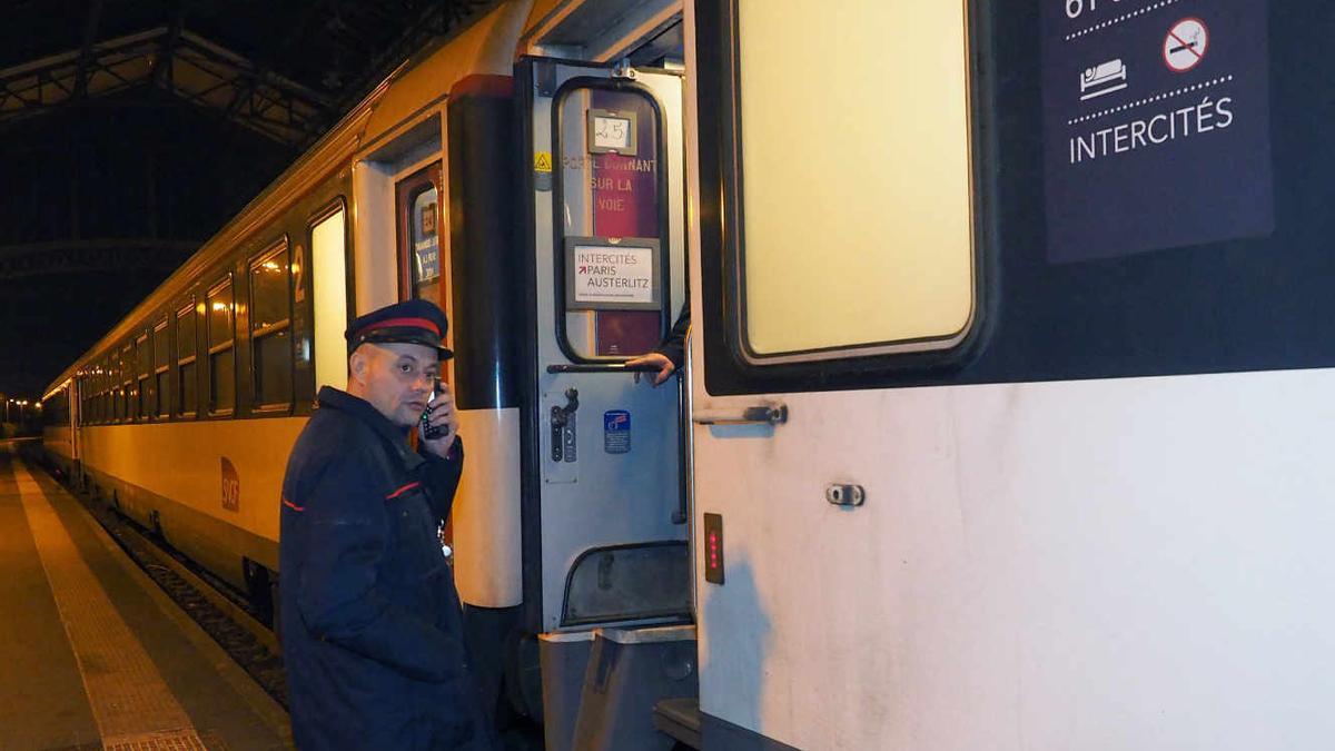 Un tren nocturno en Francia.