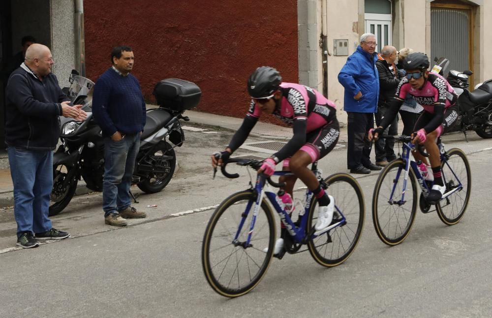 Segunda etapa de la Vuelta a Asturias entre Ribera de Arriba y el Alto del Acebo.