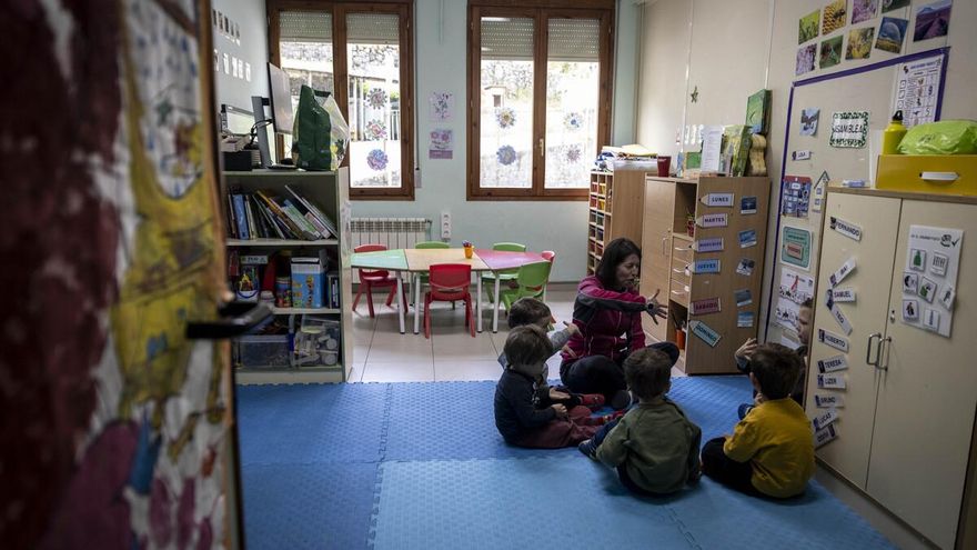 Compás de silencio en el valle de Chistau por la unificación de las aulas