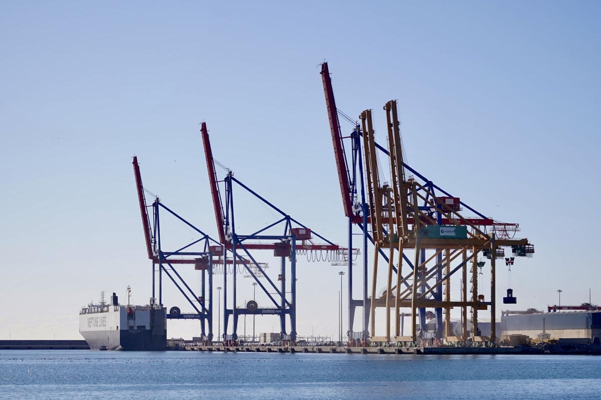 Las grúas de contenedores del puerto de Málaga