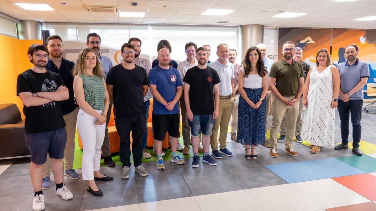 Investigadores e investigadoras de CTIC con los académicos de la Universidad de Oviedo que participaron en la jornada