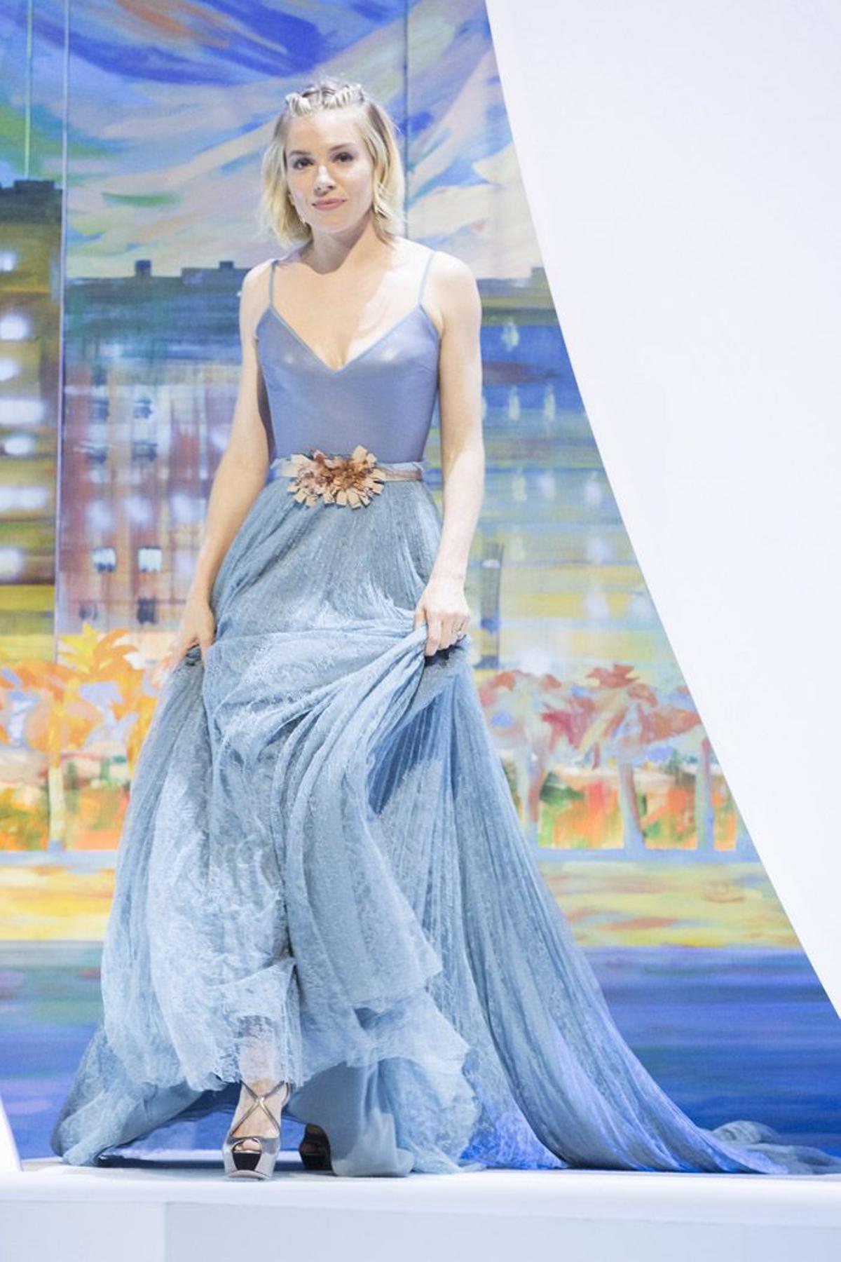 Clausura de Cannes 2015: Sienna Miller con vestido de Gucci