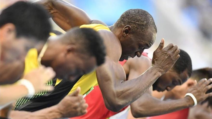 Bolt y Gatlin calientan la final más esperada de Río-2016