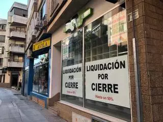 Fotogalería | Cierra Twinner en la calle Gómez Becerra de Cáceres