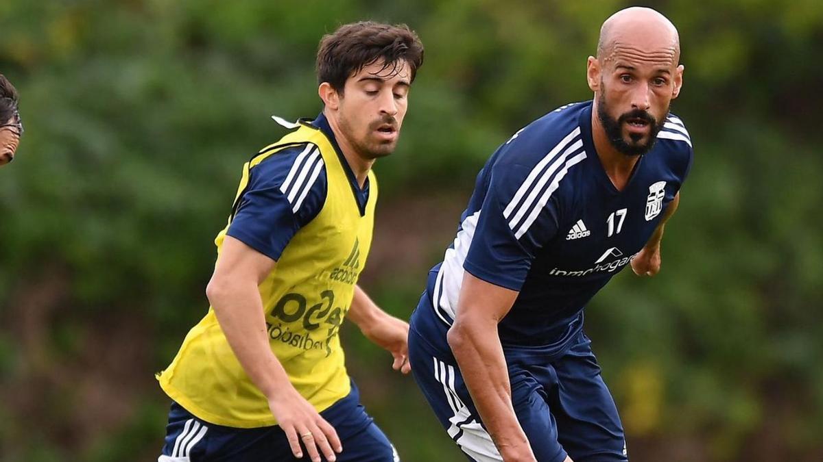 Jairo y Mikel Rico, dos de los pilares de Luis Carrión, en un entrenamiento. | PRENSA FC CARTAGENA