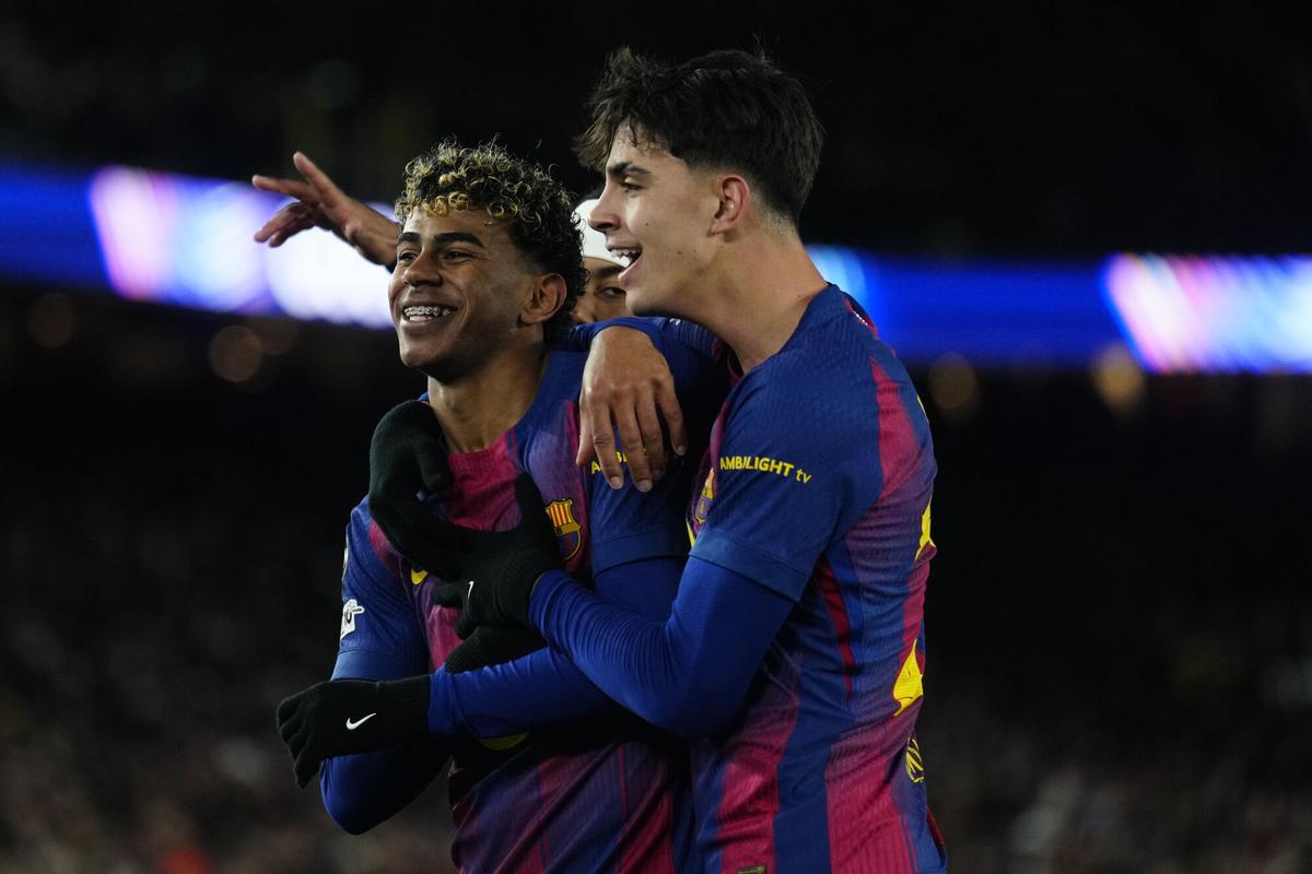 Raphinha y Bernal, celebran en el Camp Nou