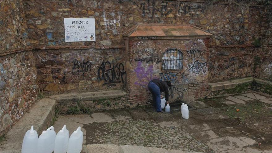 El Ayuntamiento de Cáceres vuelve a prohibir el consumo de agua de Fuente Fría