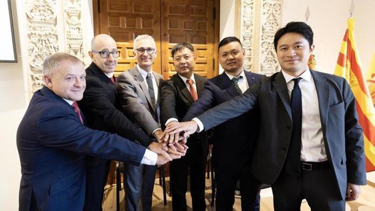 Visita de responsables de Leapmotor, Fagor y Duoli a Borja, donde desarrollarán chasis para vehículos de la marca.