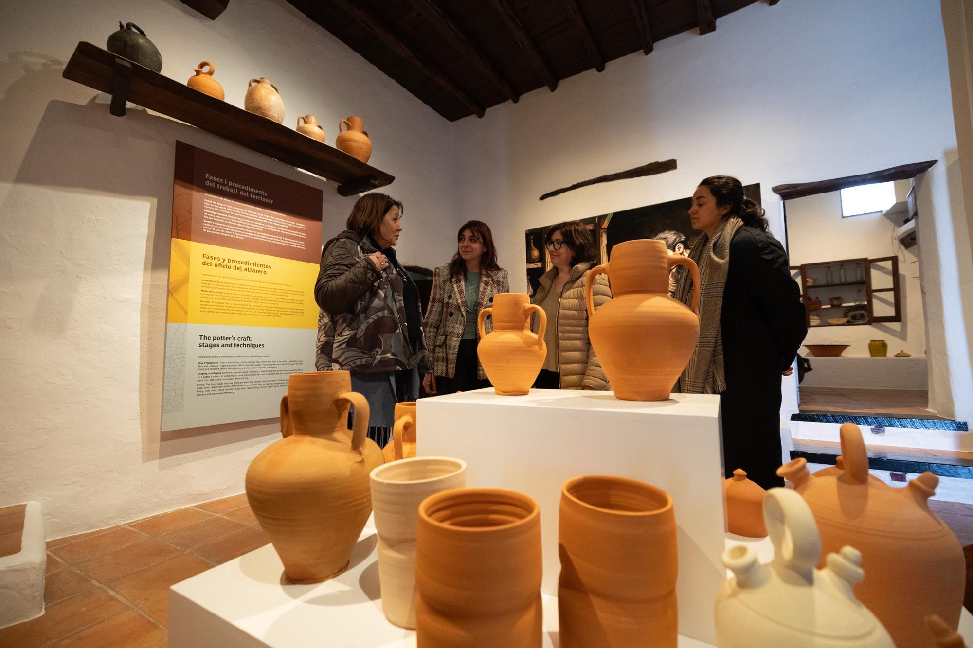El museo etnográfico de Can Ros acoge tres exposiciones sobre mitología, alfarería y medicina tradicional