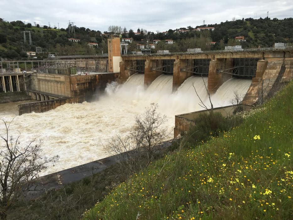 Las presas de Zamora abren los aliviaderos