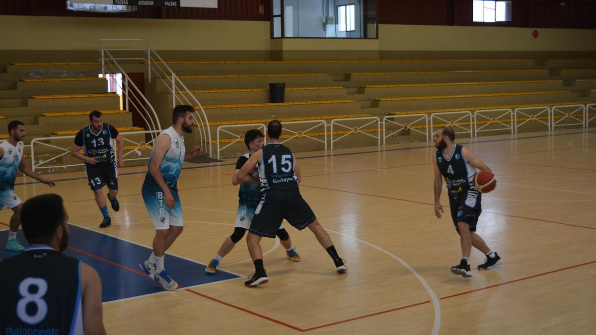 Acción del partido entre el Moraleja y el Civitas Pacensis BB.