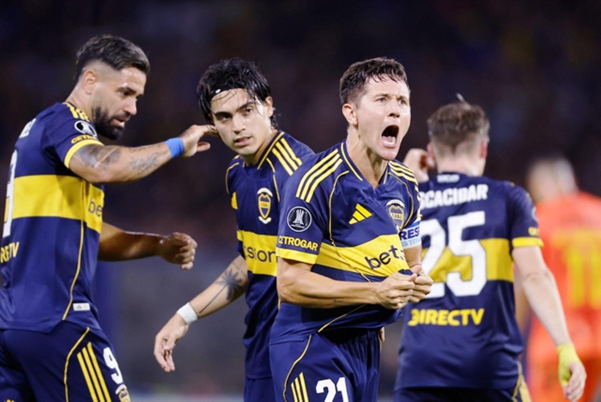 Ander Herrera celebra un gol con la camiseta de Boca Juniors.