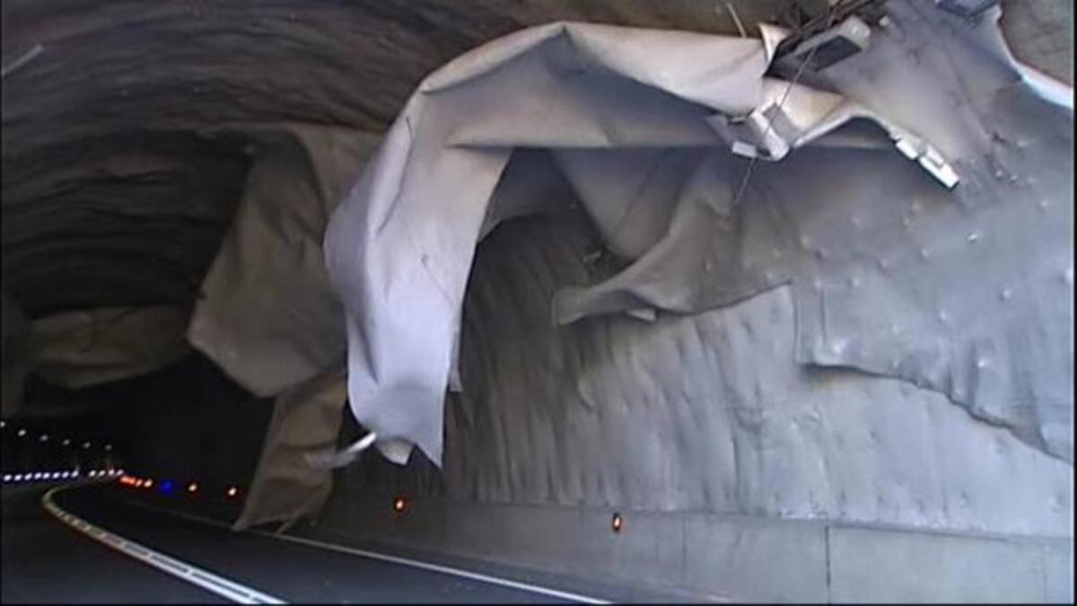 Desprendimiento de un revestimiento en el túnel de la C-16 en Berga