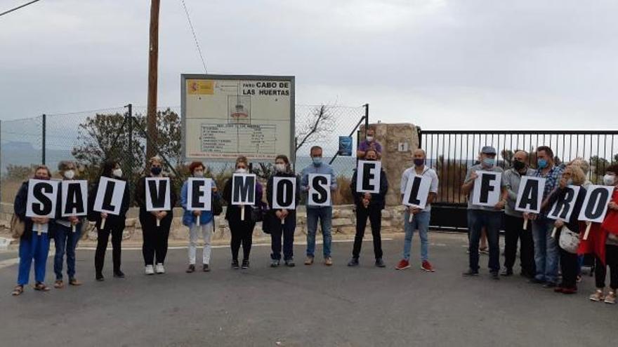 Una protesta reciente contra el proyecto de restauración en el faro del Cabo.