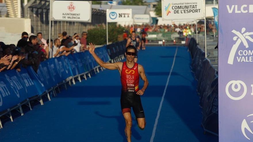 Mario Mola y Noelia Juan brillan en la Copa del Mundo de València