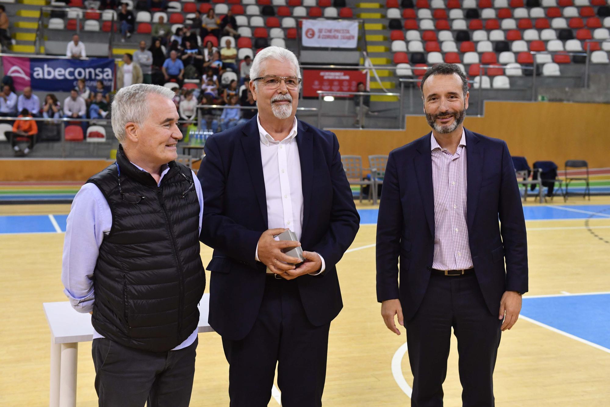 Celebración de las Bodas de Plata del Leyma Coruña con homenajes a presidentes, entrenadores y socios