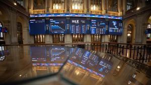 Archivo - Un panel del Ibex 35, en el Palacio de la Bolsa, en Madrid (España)