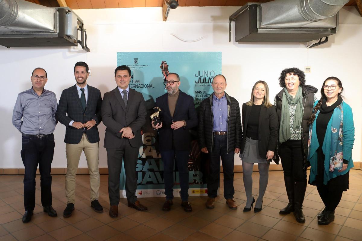 Foto de familia tras la presentación del festival.