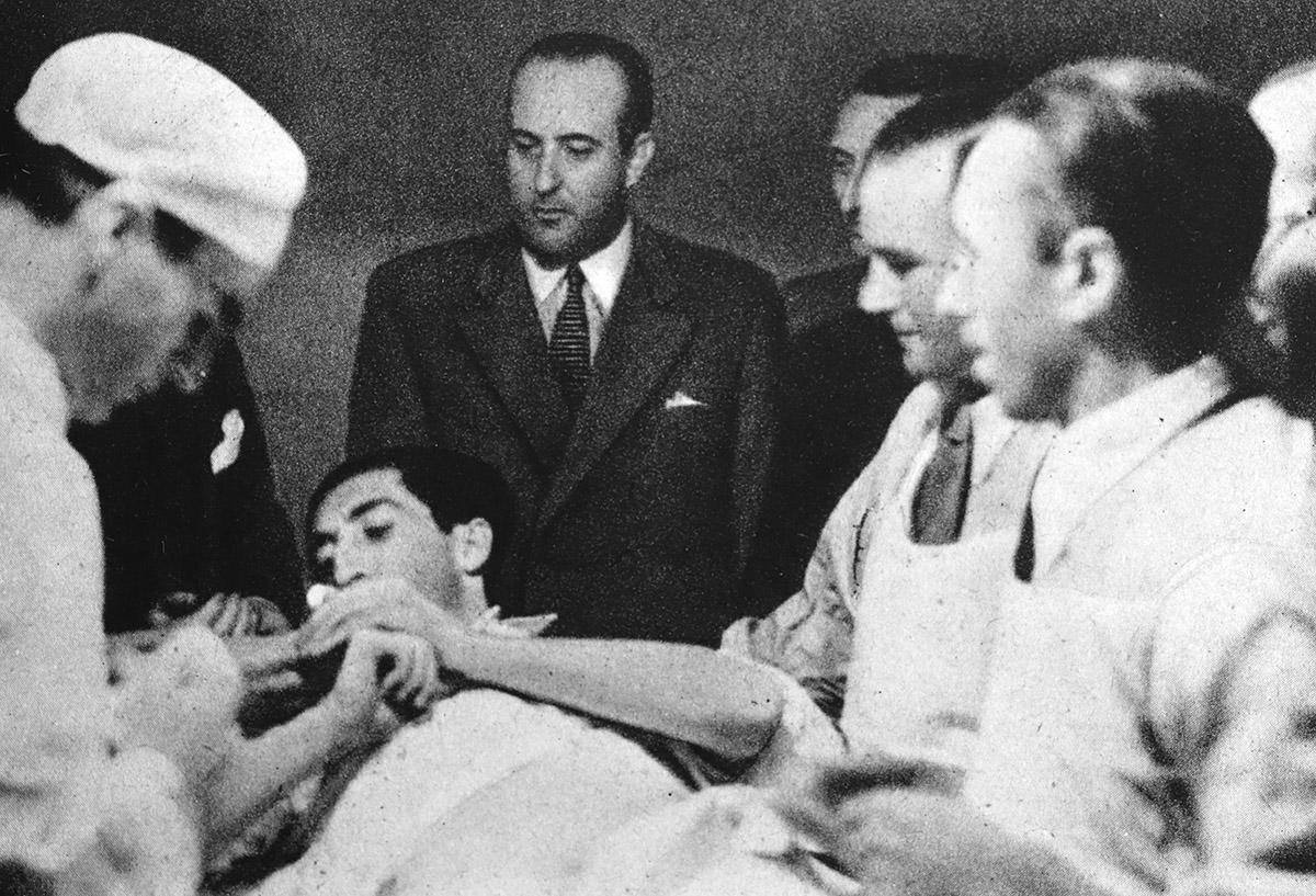 1941. En el hospital tras una cogida en Murcia