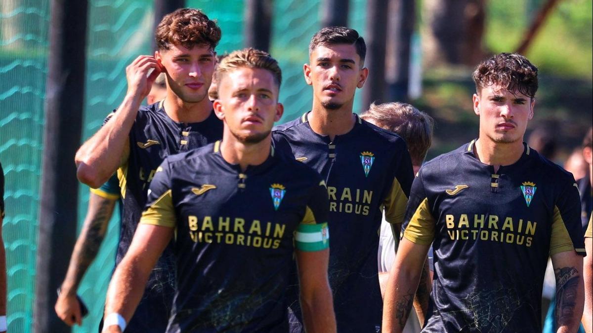 Los futbolistas del Córdoba CF, antes del Almería-Córdoba CF que cerró la pretemporada.