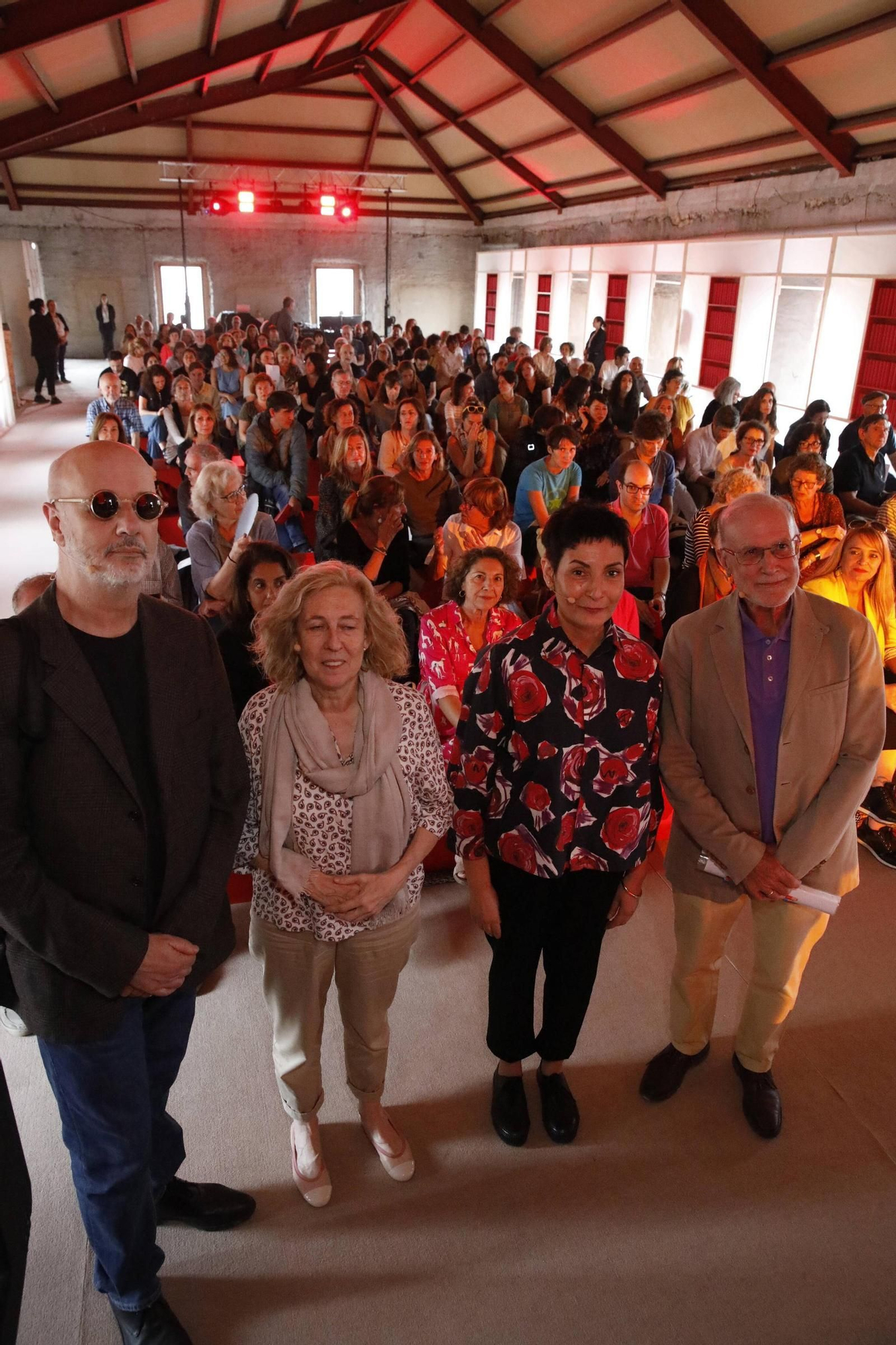 Mesa Redonda "¿De qué hablamos cuando hablamos de Murakami? Murakami en la orilla" en Edificio Tabacalera (Gijón)