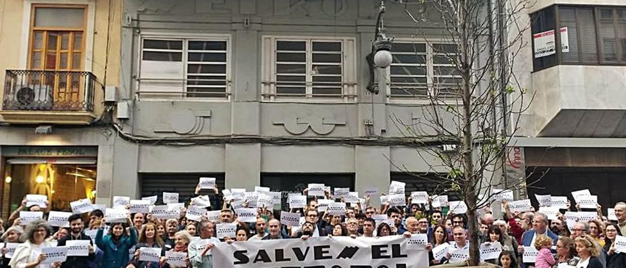 La plataforma Salvem El Metropol, en una foto de archivo. | LEVANTE-EMV