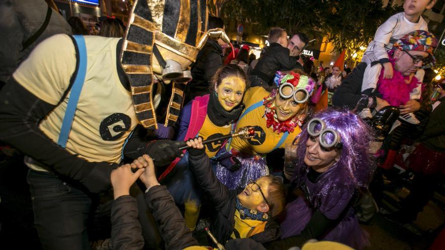 Cinco ongs de Alicante se repartirán la recaudación de las barras solidarias del Carnaval del Sábado Ramblero